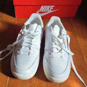 NWT - Nike GAMMA FORCE Classic White Tennis Shoes